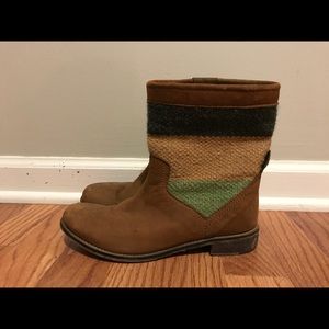 Sweater boots